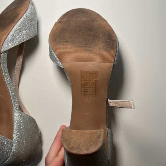 Le Chateau Silver Sparkly Heels - Picture 5 of 6